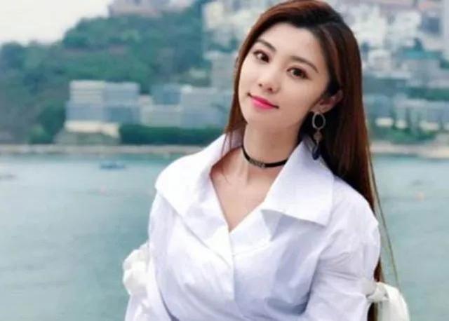 浙江卫视美女主持人费费