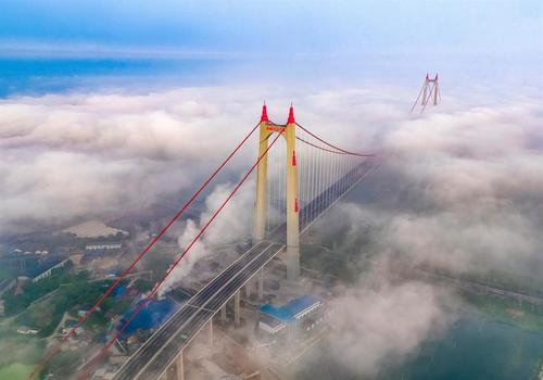 《杭瑞洞庭湖大桥晨雾》(组照)