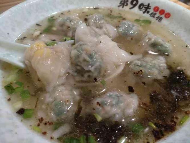 第9味老上海馄饨(北岭店)-"店铺在摩尔广场后面那条街