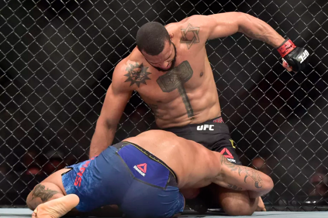 ufc快讯:蒂亚戈桑托斯再次称霸八角笼