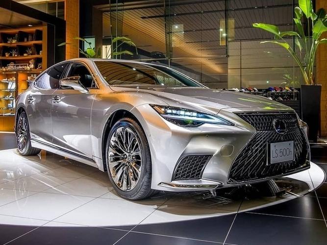 新款雷克萨斯ls 500h到店实拍海外曝光