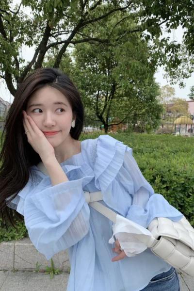 赵露思萌系甜酷颜