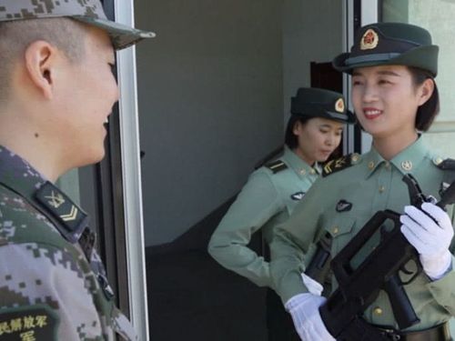 80年代颜值逆天的结婚照,网友:这才叫郎才女貌,军嫂太