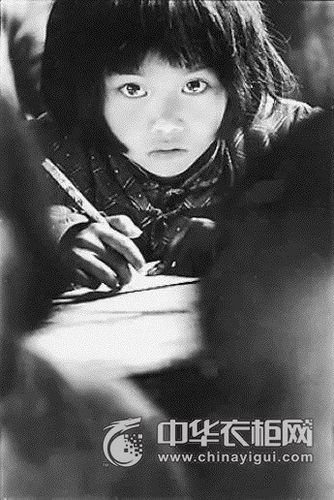 《我要上学》的照片,发表后成了希望工程的宣传标志