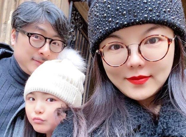 王岳伦发文否认与花珊珊恋情配女儿王诗龄照片感觉变化很明显