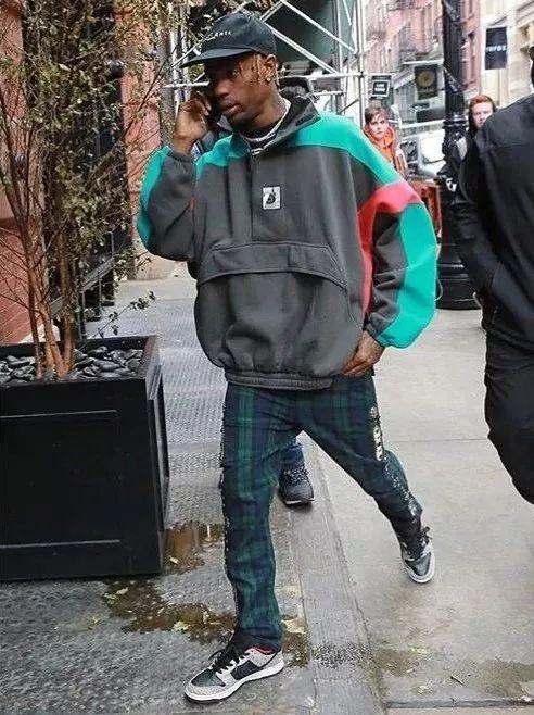 travis scott 收藏了价值近百万的 nike sb,或许更值得了解