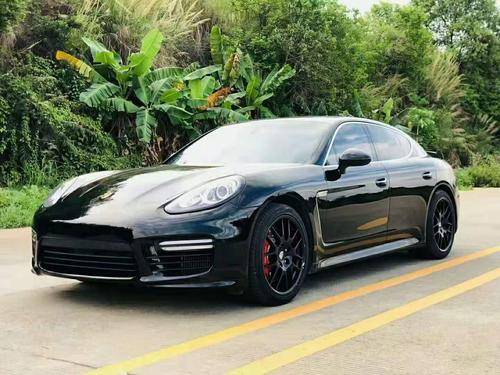 17款保时捷帕拉梅拉售价30万经典的造型配以运动化内饰印象深刻