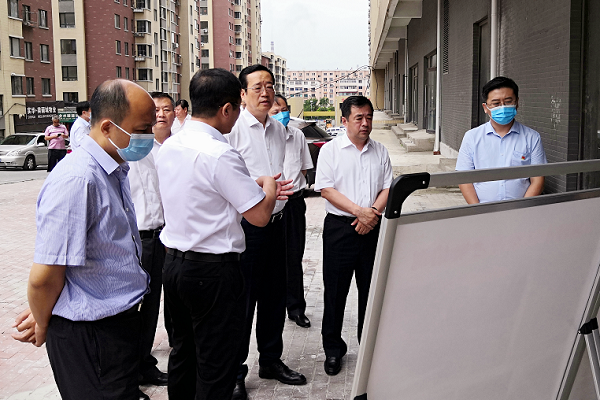 王明玉一行首先来到本溪湖工业遗产群,详细了解其独具的历史,文化