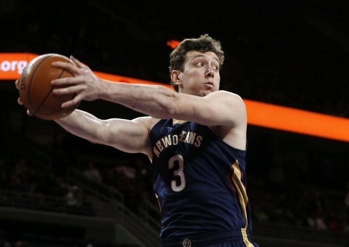 而拓队还有价值 500 万 chris kaman 的球队选择权.