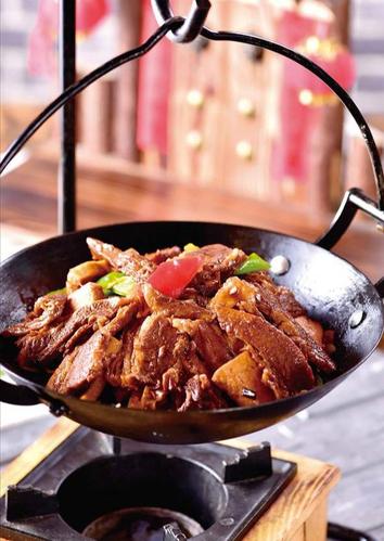 精选吊锅秘制牛腩,番茄鸡翅,菠菜拌粉丝,茶油焖土鸡家常菜做法