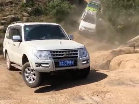 三菱帕杰罗越野车还是挺牛的,这动力霸气了!