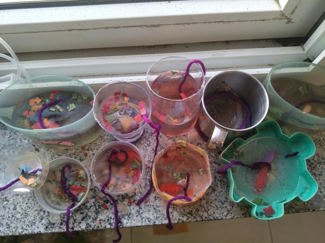 高官庄幼儿园小班手工制作活动《神奇的冰花》,通过活动让幼儿感受冰