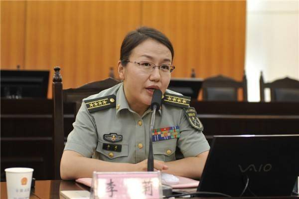 中国军事专家风格各异,李莉涉猎广泛,梁芳善于比较,房兵语速快