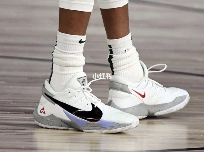nike家的新款 字母哥2代 白水泥配色讲解_耐克怎么样