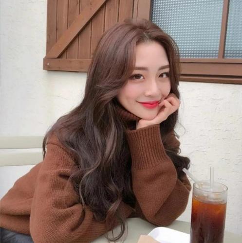 2020年长发怎么烫更好看,想要换发型的女生快来看看吧