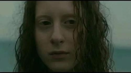 电影:《进化岛》一部把恐怖片拍成诗的电影,美到窒息