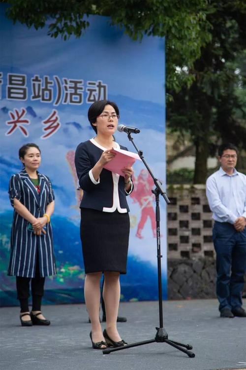 新昌县人民政府副县长胡玲萍致辞