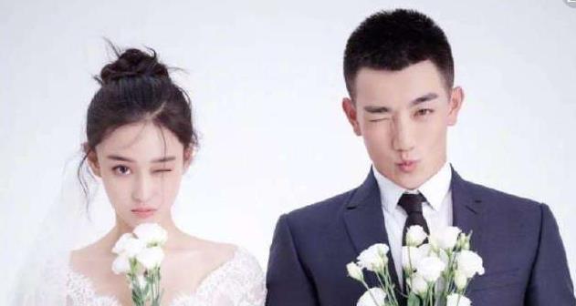 2018年8月5日,张馨予在微博晒出与何捷的婚纱照宣布结婚.