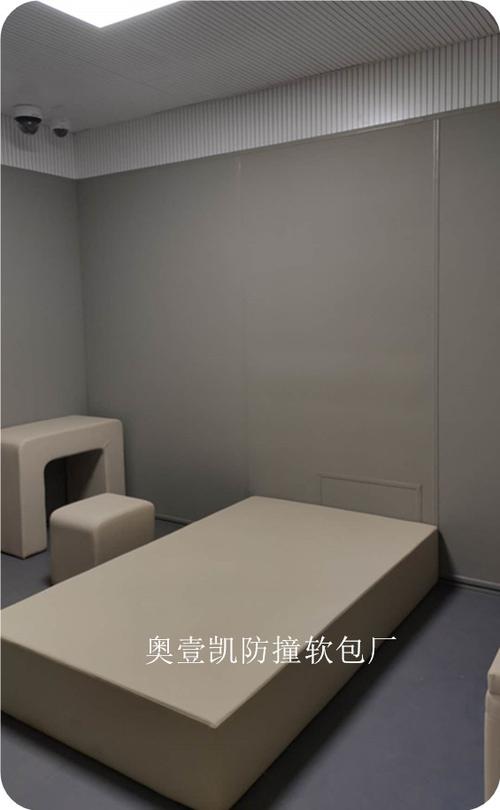 6留置室软包桌椅.jpg