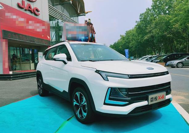 江淮嘉悦x4到店实拍,1.5t四缸气场强大,配前碰撞预警 定速巡航