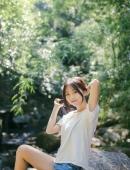 性感美女户外真空半露写真