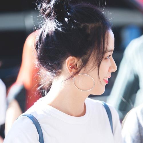 jisoo虽然是仙女,但是打着最狂野的耳洞_耳洞_jisoo_blackpink_嘉华