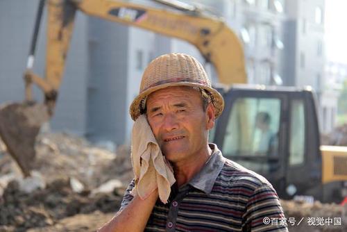 作为一个农民的儿子,一个工地资深搬砖工,我也来谈一谈建筑工人和一般