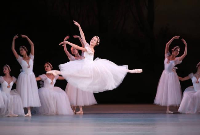 马林斯基剧院芭蕾舞团现代芭蕾《仙女们》.国家大剧院供图
