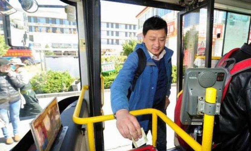 投币才一元的公交车, 到底有多赚钱! 来听听司机大叔是怎么说的