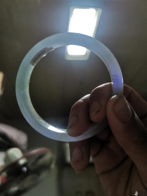 淘宝炎烽珠宝直播卖填充注胶处理翡翠手镯涉嫌制作鉴定机构假证书