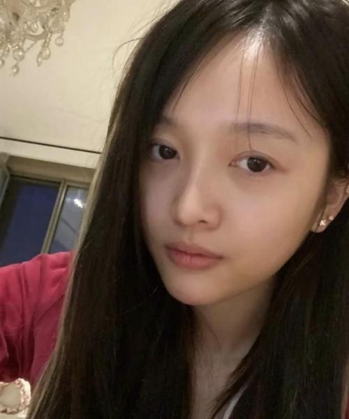 脸上有这四个特点的女生,都是天生"素颜脸",不化妆也很好看