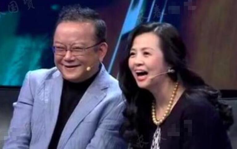 王刚自曝自己现任老婆是网恋认识的 妻子郑艳东小他20