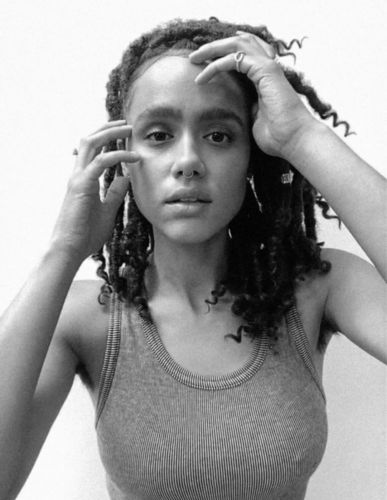 组图:"权游"颜值担当 女星娜塔莉·伊曼纽尔黑白写真大片