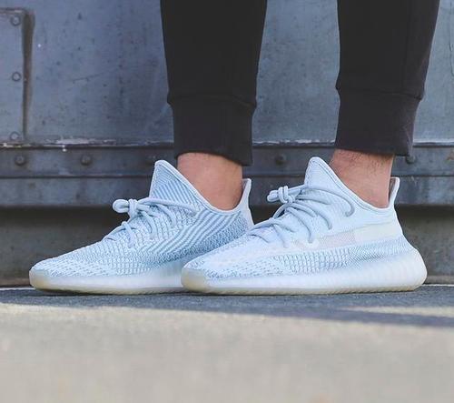 不到4千的yeezy 350 v2 新冰蓝2.0侧透跑鞋,上脚真得