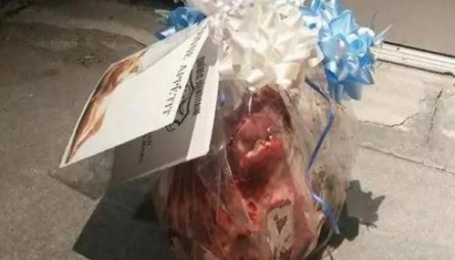 2016年6月寄到魁北克城清真寺的猪头.