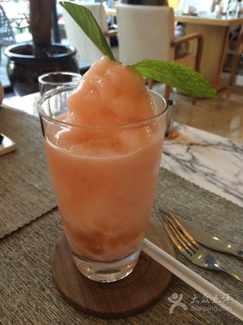 乌龙水蜜桃冰沙