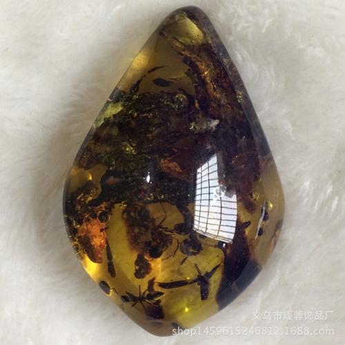 工厂现货风景珀饰品荧光树脂琥珀原石虫珀吊坠项坠毛衣链蜜蜡吊坠