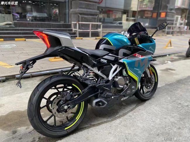 网红神车春风250sr适用新手小白,女骑士吗?
