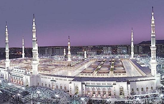 据《古兰经》载,穆罕默德曾于一夜间由麦地那抵达耶路撒冷,并在一块