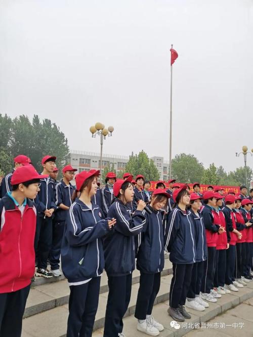 和家长集体宣誓晋州一中党委书记,校长曹志威在各班军令状上签名领导