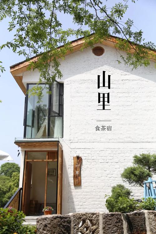 【山里民宿】位于随县琵琶湖景区内,几栋由知青老屋改造而成的民宿