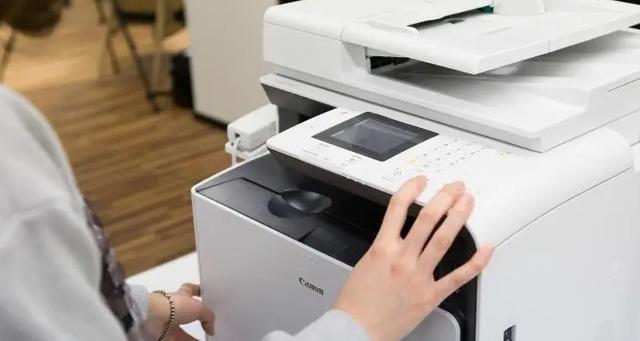 在相关介质上,可分为激光式打印机,喷墨式打印机,击打式打印机等类型