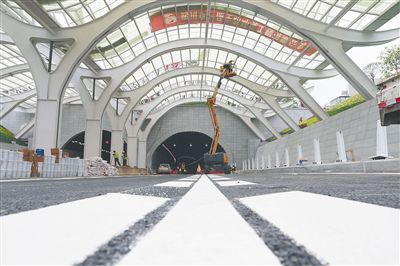 厦门海沧海底隧道即将建成通车