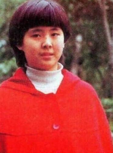 王祖贤童年照曝光女大十八变唯一不变的婴儿肥