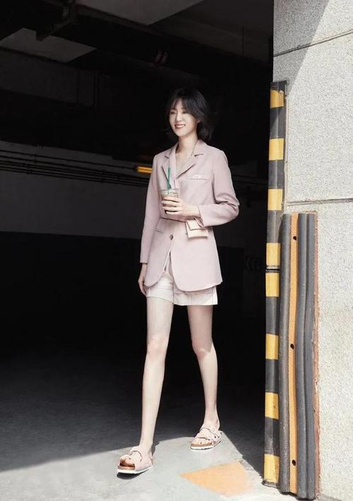 李溪芮的大长腿可以说是无人能及