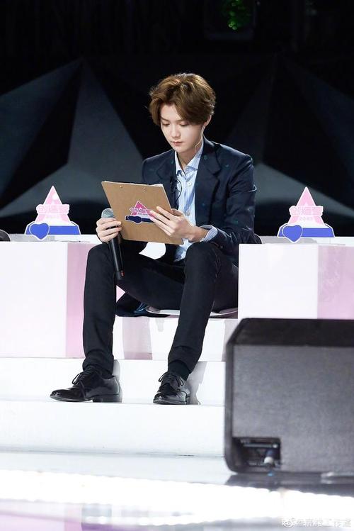 又是营业的一天,鹿晗boss真的在线鲨我