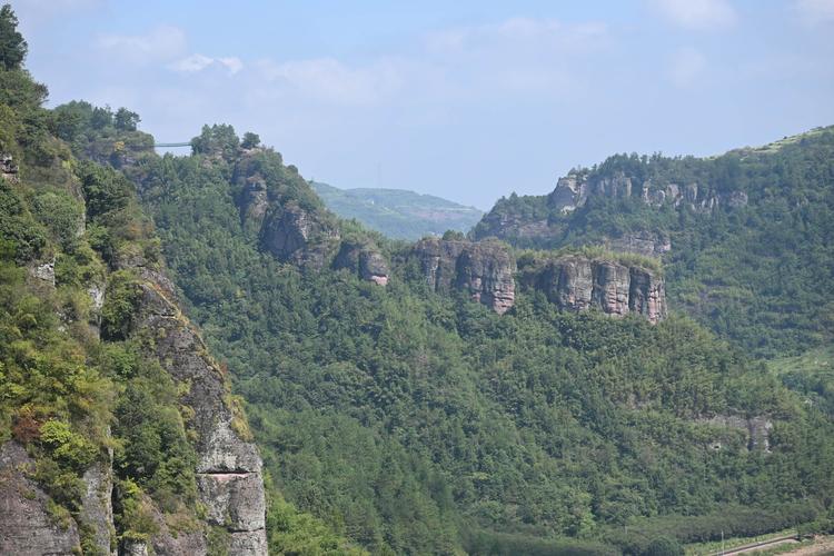 2020年8月30日19位同学齐聚绍兴新昌穿岩十九峰风景区