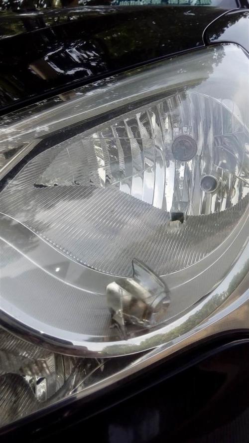 北京现代悦动两边近光灯内罩自动脱落