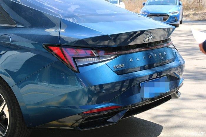 蓝色伊兰特蓝色小精灵