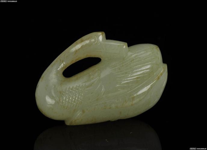 3-清代青白玉回头鹅